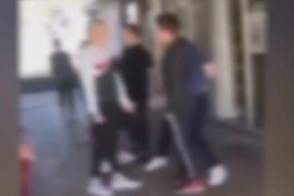 ĐAKE TERALI DA KLEČE, DA IM LJUBE NOGE I IZGOVARAJU GROZOTE,