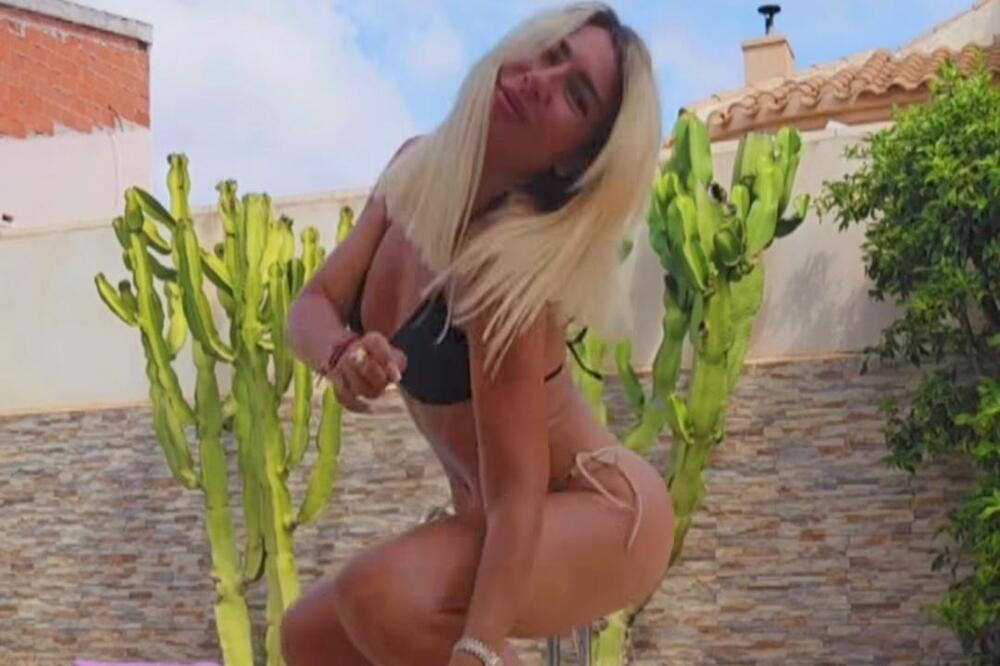 OVAKO JOVANA JEREMIĆ IZ CG SLAVI PREOBRAŽENJE: Sinoć je uradila OVO, a onda se obratila vernicima, i to ovako! FOTO