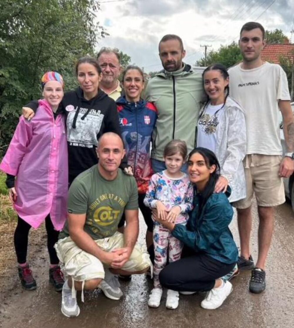 Marko Nikolić pomaže ljudima nakon požara