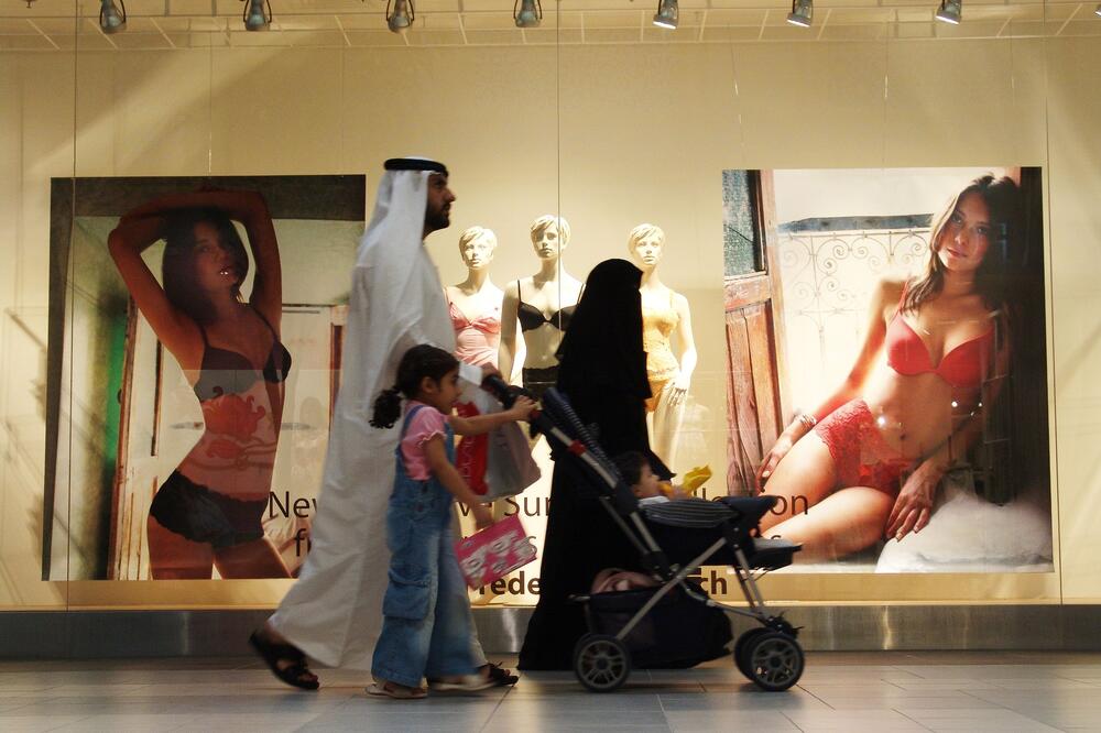 Radila kao konobarica i naletela na bogataša iz Dubaija! Nataši (19) "preselo majčino mleko" - roditelji mrze zeta