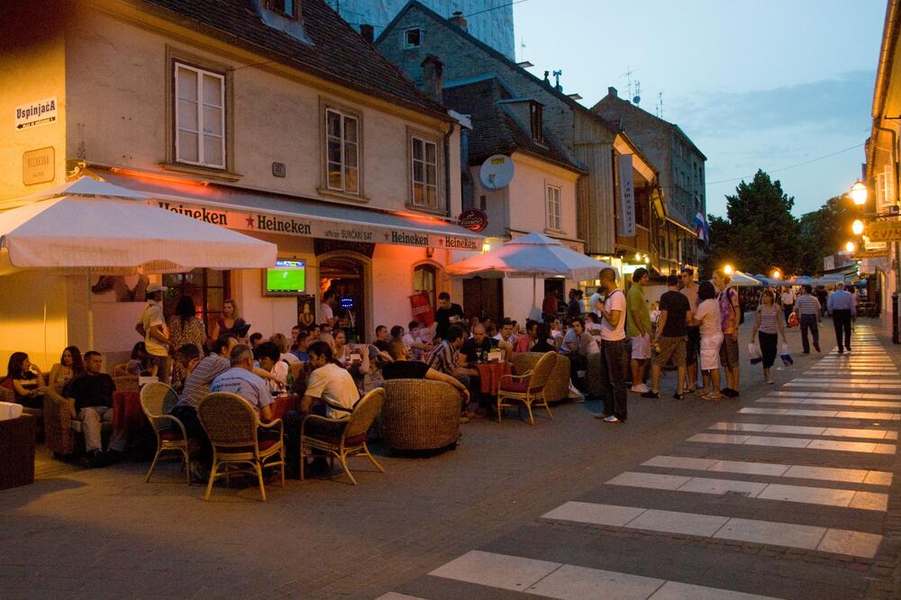 Obična voda 5 evra, ručak i do 100... Paprene cene po Hrvatskoj zaprepastile turiste, lokalci pobesneli zbog ovoga!