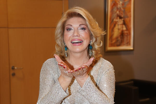 U Jugi bila najpopularnija voditeljka, a ovako je izgledala pre operacije: Isplivale stare fotke, ovo ne pamti niko