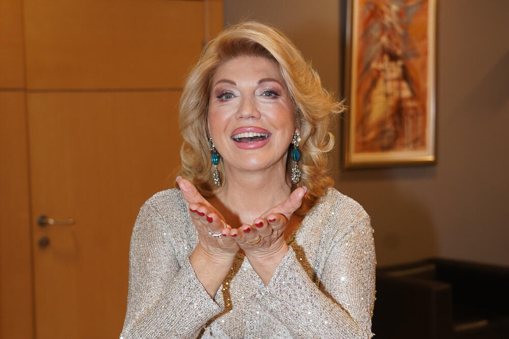 U Jugi bila najpopularnija voditeljka, a ovako je izgledala pre operacije: Isplivale stare fotke, ovo ne pamti niko