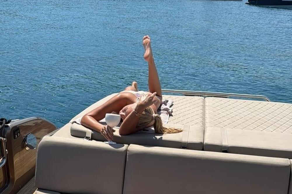 NAŠA VODITELJKA PRIČALA DA JOJ SILIKONI NE TREBAJU, ALI... Niko neće ostati imun na ovo VRELO IZDANJE (FOTO)