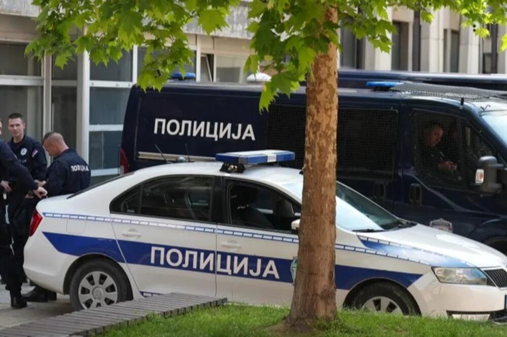 Krvavi obračun maloletnika u Novom Pazaru! Nasrnuo nožem na vršnjaka, izbodeni dečak hitno prevezen u bolnicu