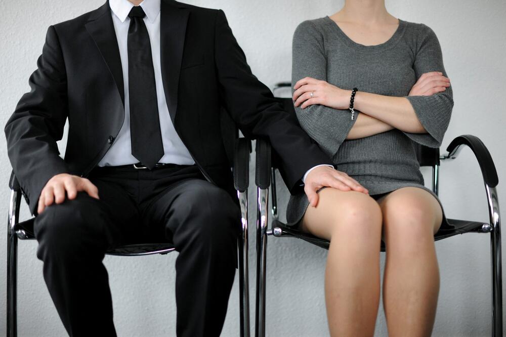 ŽENA JE MAĐIONIČARKA! Ima 50 godina i 14 godina krije aferu - MUŽ misli da je VERNA, a ljubavnik REDOVNO PRIVODI