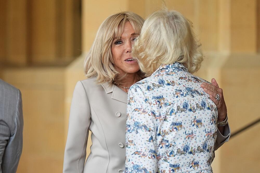 Čekala na osvetu! Ima 72 godine, 24 godine mlađeg muža moćnika i milione, pa zbog uvrede ponizila bivšu LJUBAVNICU