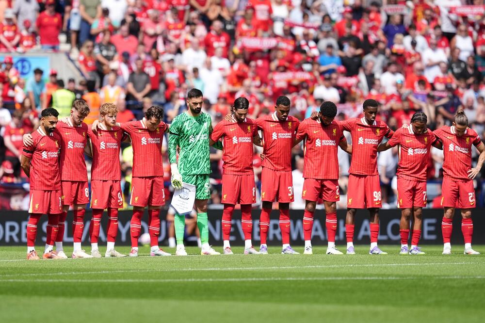 Da ti srce pukne: Ceo stadion u suzama pevao Žoti (VIDEO)