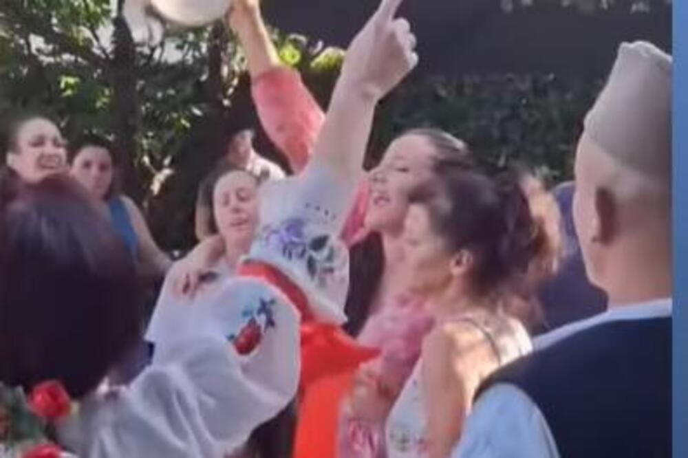 "Zdravo živo!" Snimak prosidbe sa juga Srbije glavna tema - ni Stevan Sremac ne bi bolje smislio, pogledajte samo