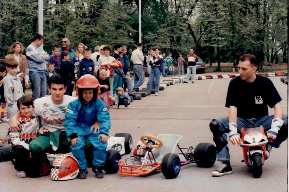 Sa 14 divljao po školskom dvorištu, majka kupila prvi motor, otac ga vozio Slobinim kolima: Ko je Nikola Radulović?