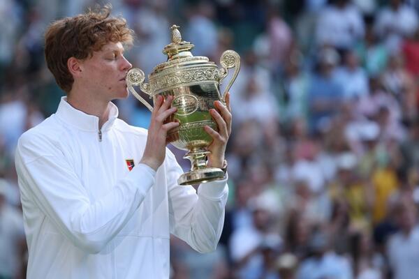 Janik Siner prekinuo dvogodišnju dominaciju Karlosa Alkarasa u Londonu (Video)