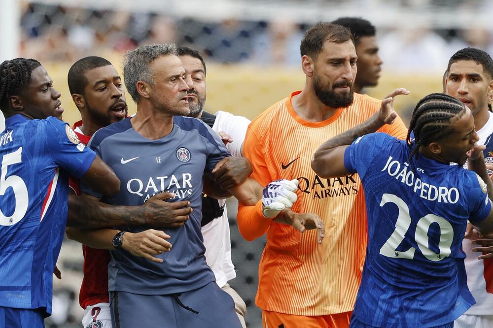 Skandal! Luis Enrike udario fudbalera Čelsija posle finala (Video)