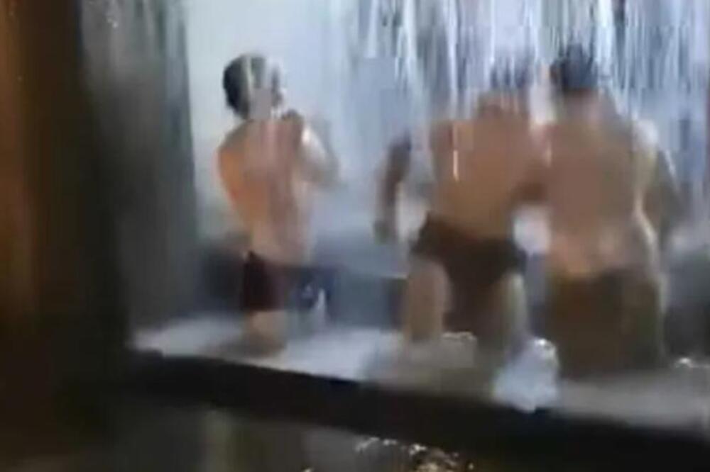 "Hrvatska će postati Sodoma i Gomora": Isplivao šok snimak iz Splita, skinuli se polugoli usred grada, pa...(VIDEO)