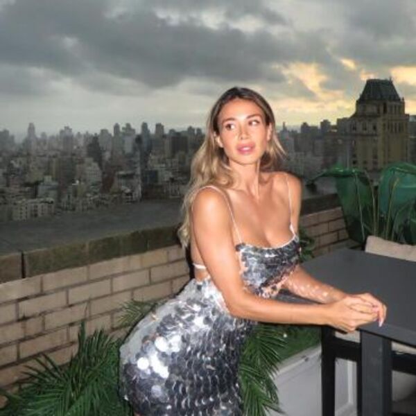 Ovako izgleda leto u Njujorku: Dileta Leota u disko mini haljini rasteruje tmurne oblake