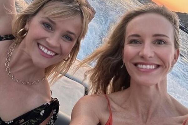 HVATAČINA USRED DANA! Najpoznatija plavuša i biznismen uhvaćeni na jahti! Njegova ruka se zavukla u...