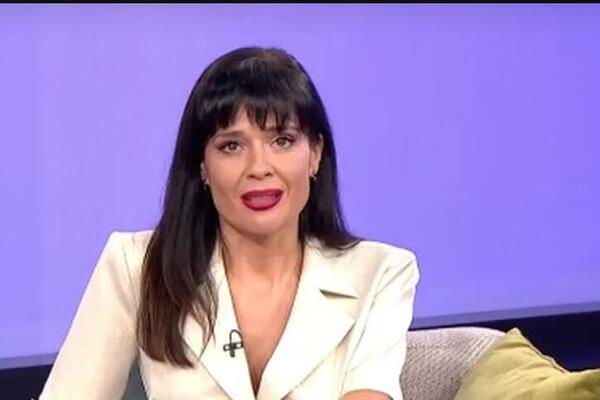 Nije za džabe jedna od zgodnijih! Objavljen vrući snimak Ivane sa RTS-a - oko nje trake, a onda počinje da steže