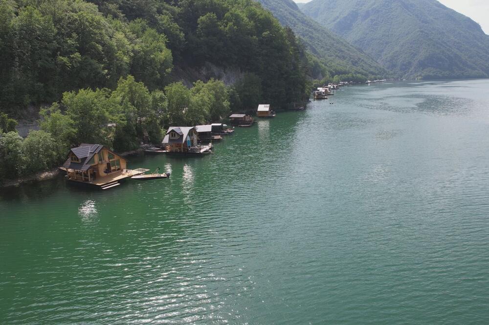 Ovo jezero je skriveni biser, zovu ga i srpski Maldivi: Nema ko ne dolazi, cena smeštaja top