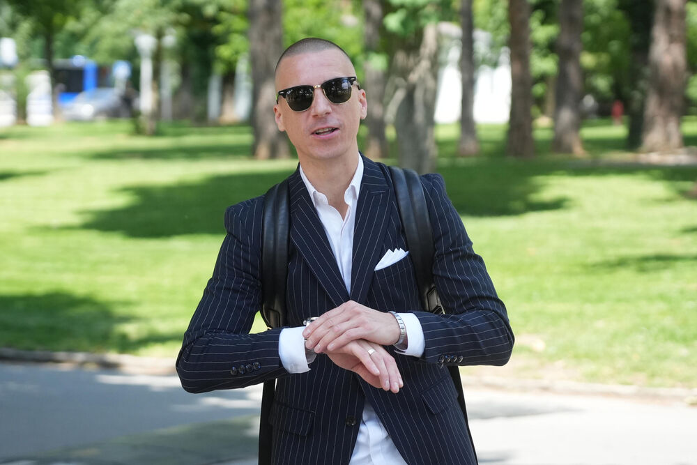 Bojana Lazić ga prozvala da nije novinar, a evo šta Milan Mitrović ima od škole!