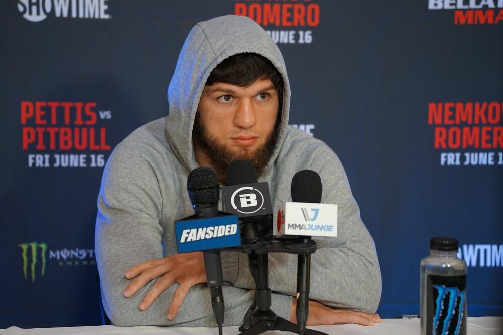 Za dlaku izbegao smrt: Iz zasede pucali na MMA šampiona (VIDEO)