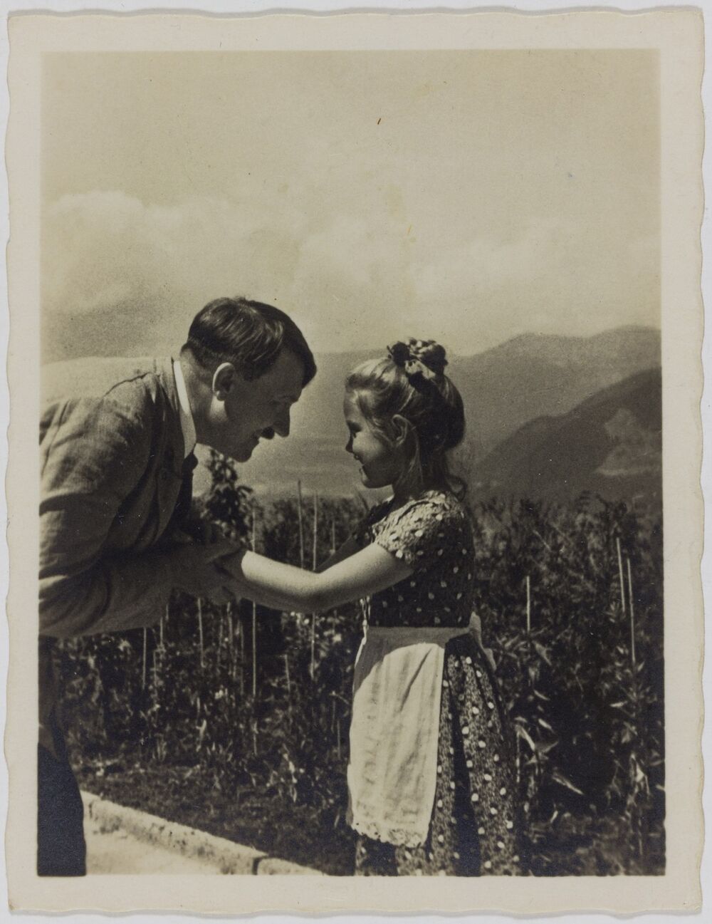 Adolf Hitler, Hitlerovo dete, Nacisti, Roza Bernil Ninau