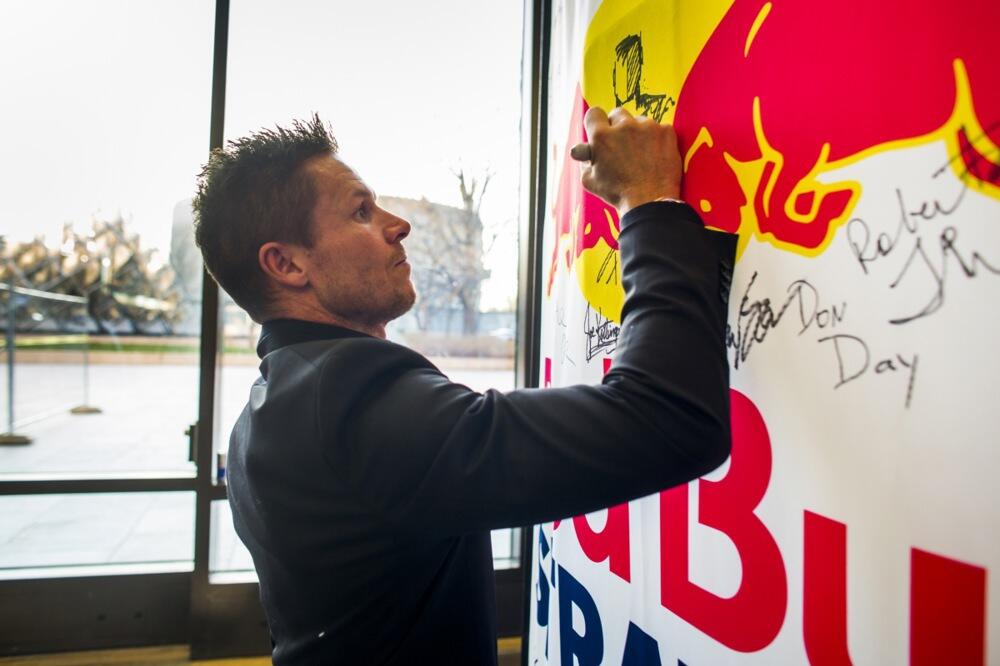 KAO DA JE PREDVIDEO DA ĆE DA POGINE Poslednja objava Feliksa Baumgartnera ledi krv u žilama: Horor nad HORORIMA!