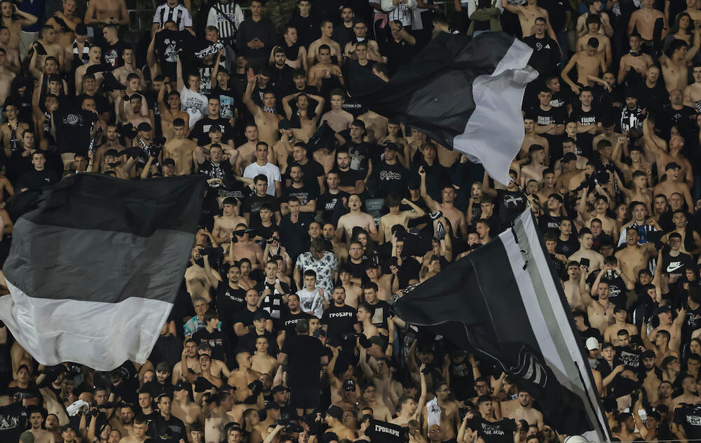 UBIJ SRBINA U KATOVICAMA! Skandal domaćih navijača protiv Partizana!