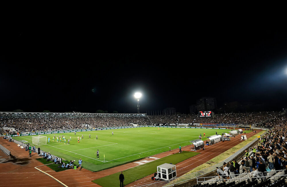 Pogled na stadion Partizana tokom utakmice crno-belih i AEK-a iz Larnake