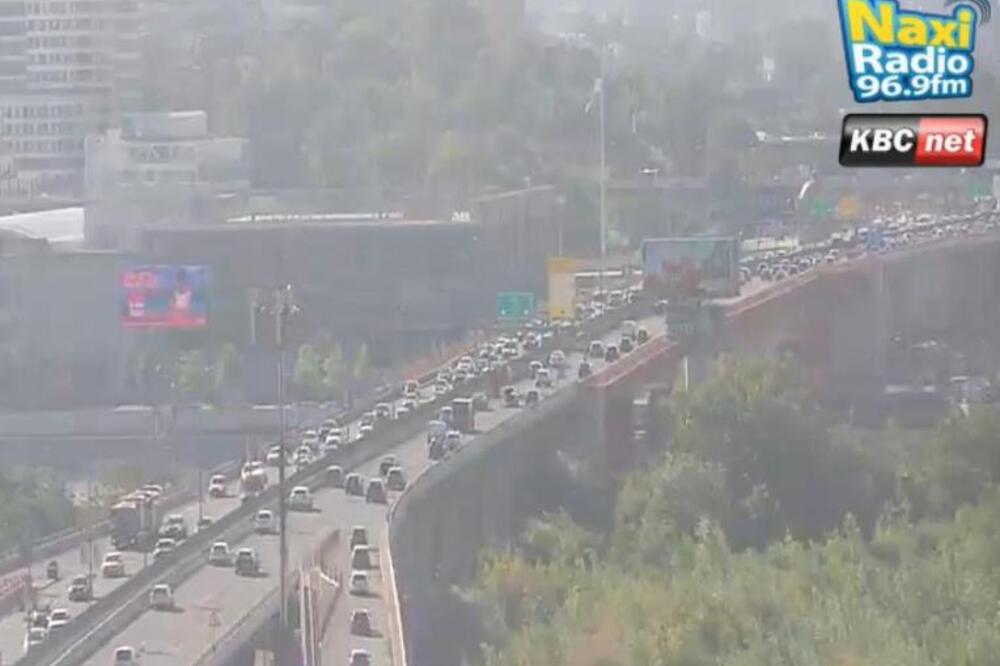 Ova dva dela Beograda izbegavajte OVOG JUTRA: Vozila jedva da se kreću, formirale se kolone (FOTO)