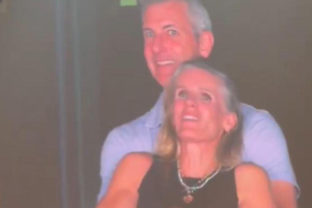 "Ona je dokazana liderka u brojnim rastućim kompanijama": Ovako je oženjeni direktor hvalio ljubavnicu na POSLU!