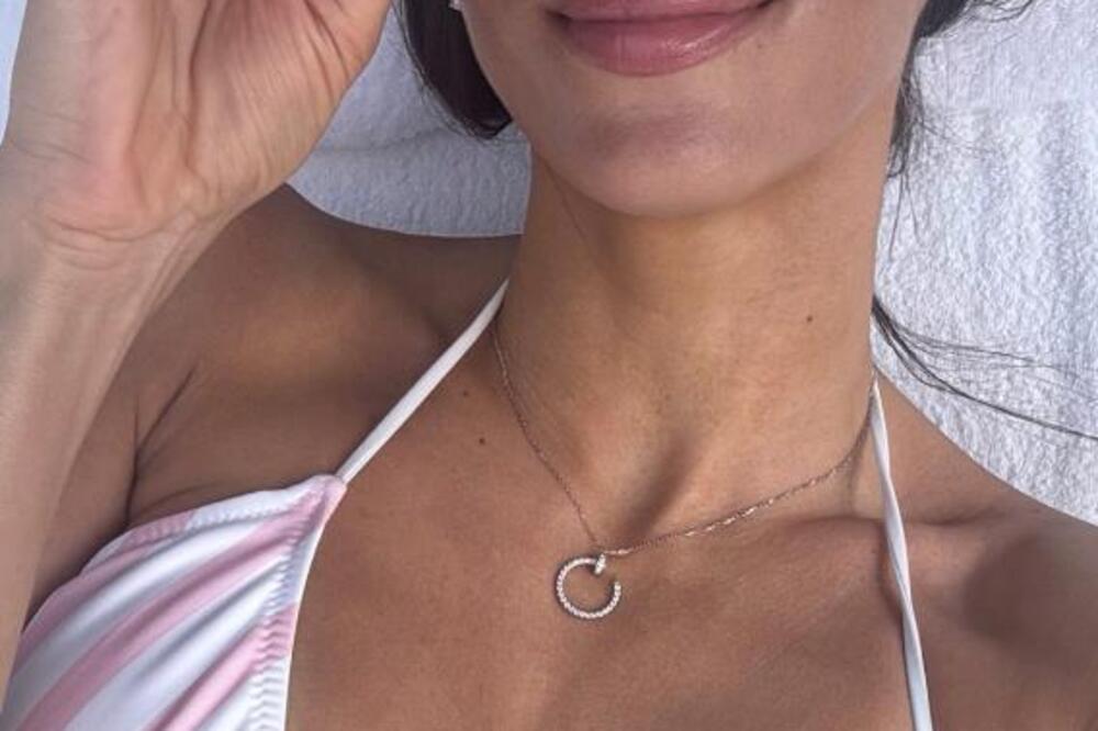 OVAKO IZGLEDA 300 KUBIKA NA SUNCU! Teodosićeva žena se "dogradila" pa ih pokazala, HOT PRIZOR