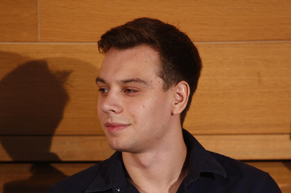 Au kakva promena: Srbi trljaju oči i ne veruju da je to isti čovek, žene ne prestaju da ga komentarišu