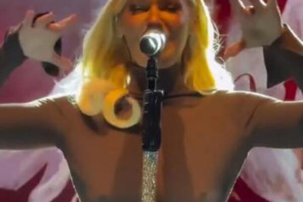 NATAŠA BEKVALAC IZVADILA SILIKONE! Sinoć je nastupala bez brusa u uskoj haljini i sa prirodnim grudima (FOTO)