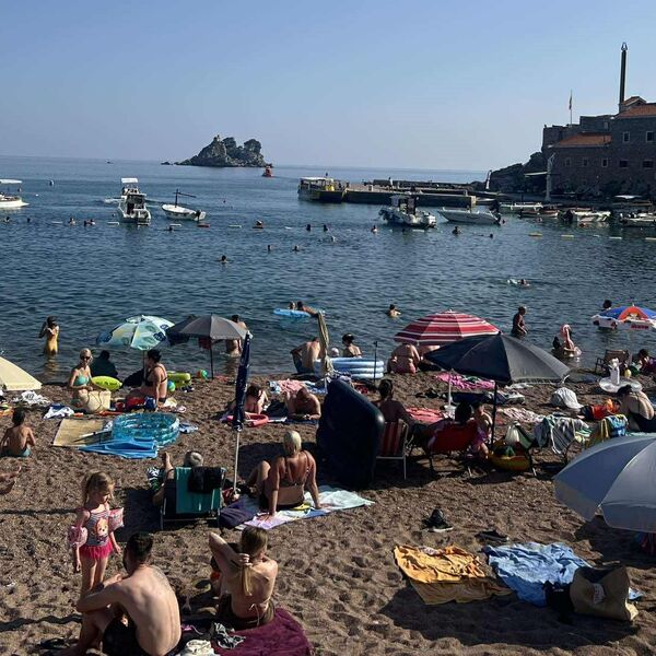 Maloletnici ojadili turiste na crnogorskim plažama! Na ovu foru krali stvari, iskoristili ono što svaki Srbin radi!