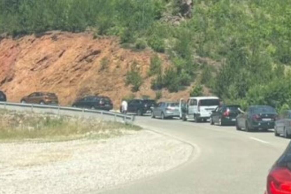 Sudar u ovom delu Srbije doveo do kolapsa! Formiraju se kolone vozila (FOTO)