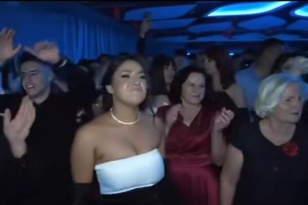 Nasred proslave mature u Sremskoj Mitrovici, profesori pred učenicima uradili ovo: Ovi ostali u totalnoj neverici