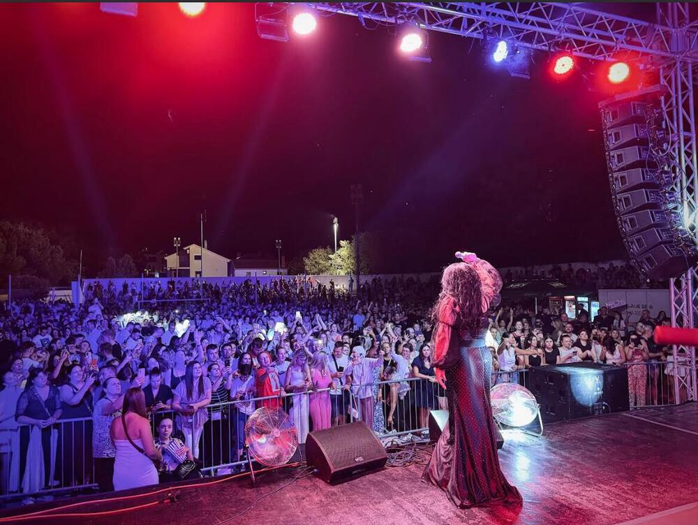 Dragana Mirković razprodala koncert v Mostarju kljub šibki turistični sezoni