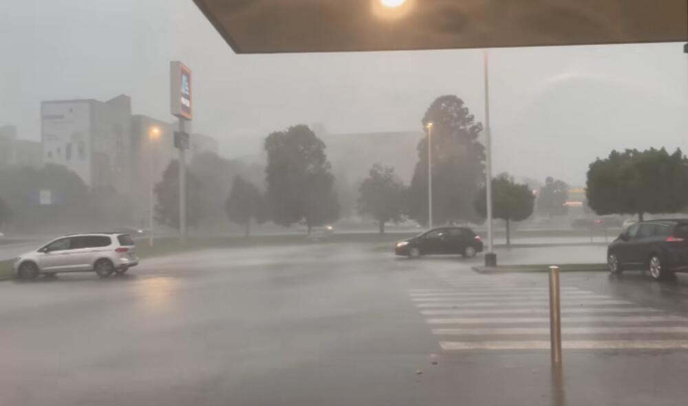 Nevreme se velikom brzinom kreće ka Srbiji, samo što nije udarilo! Hitno se oglasio RHMZ, stiže totalni potop