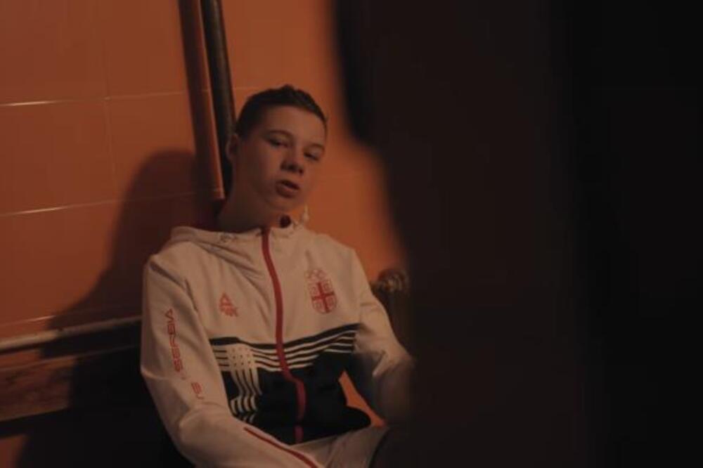 Ima 13 godina, a već objavio 4. pesmu! Reper Stefi pružio podršku košarkaškoj reprezentaciji (VIDEO)