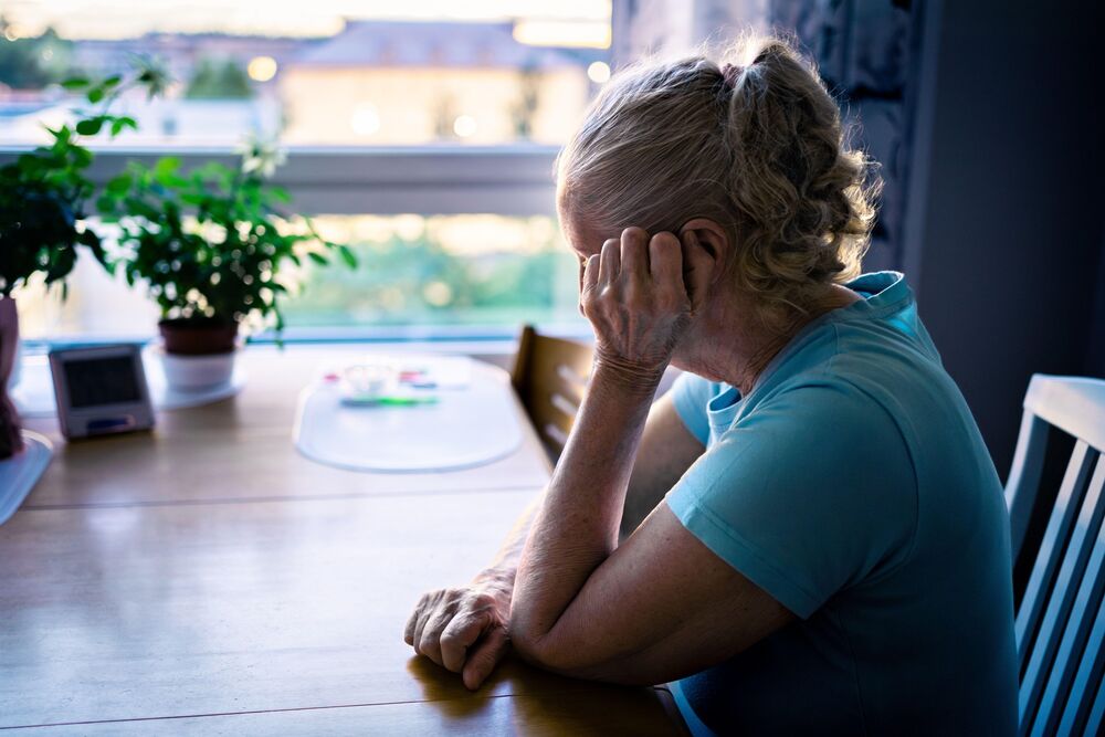 Penzionerka, Žena, Suze