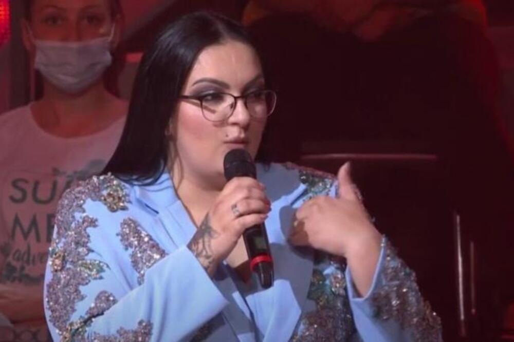 Stravično! Ćerka naše pevačice pala sa 6 metara visine i završila u komi! Poznato njeno stanje