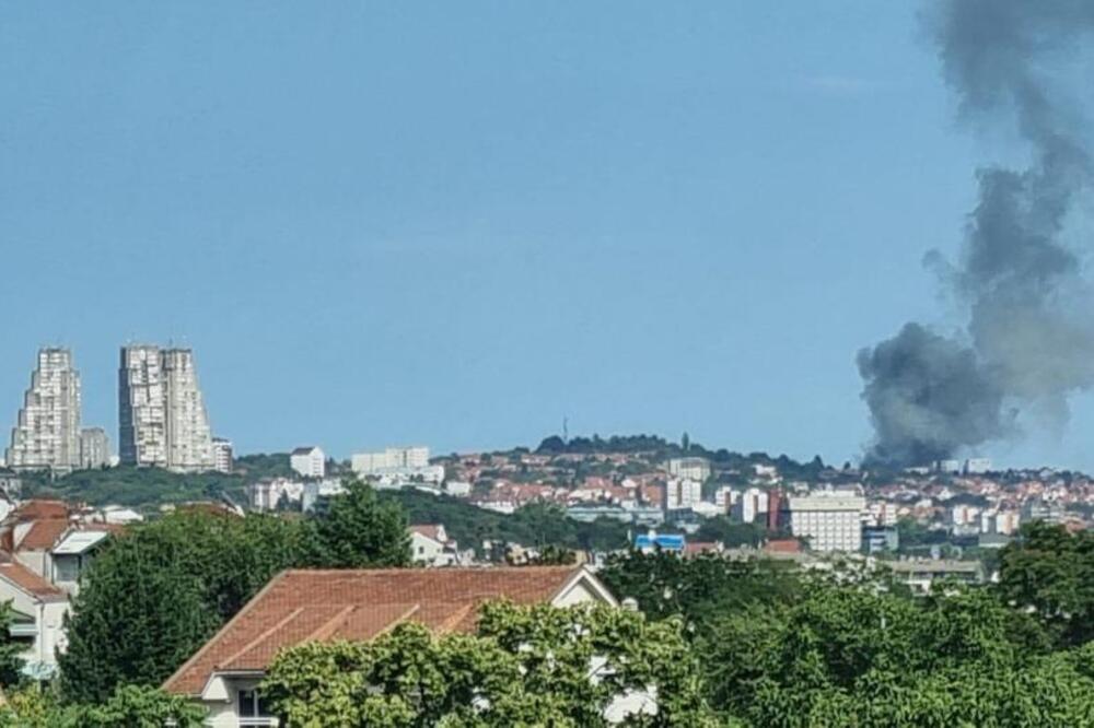 Izbio požar u Malom Mokrom Lugu: Zapalio se objekat na Zvezdari, gusti dim se širi velikom brzinom!