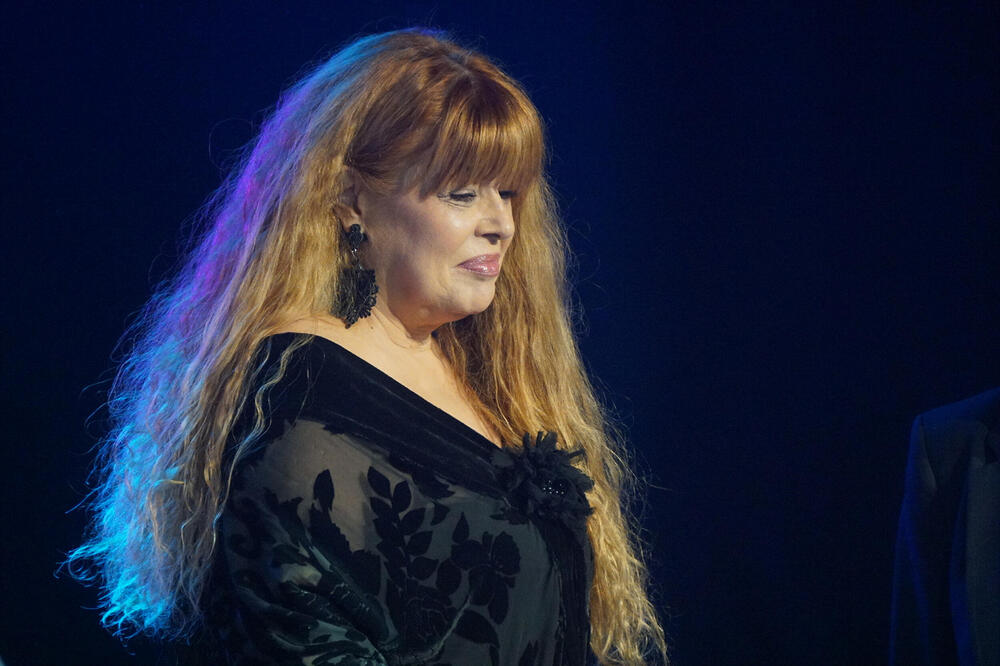 "Meni si bila sve – mama, prijatelj i najveća podrška" Mia slomljena zbog smrti majke, njene reči kidaju dušu