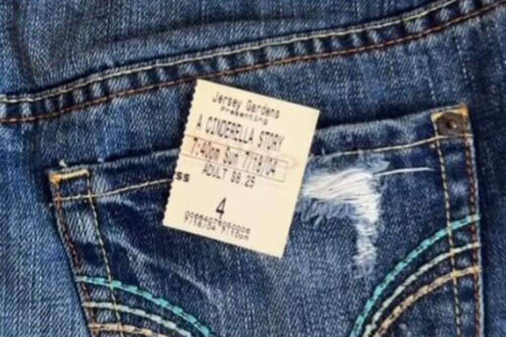 Kupila je lepu teksas suknju u second hand-u, a kada je zavukla ruku u džep pronašla je pravo malo blago