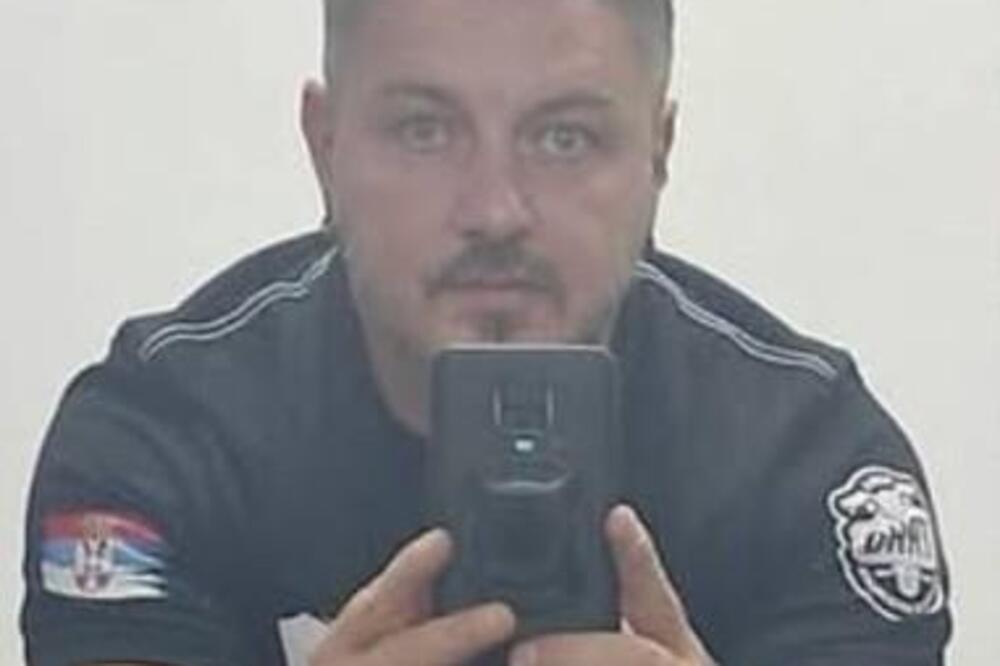 Bajker iz Rume obradovao mališane: Klanja mu se cela Srbija, fotografije su postale viralne! (FOTO)