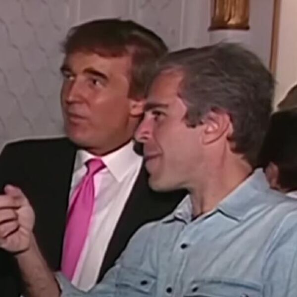 OVO SU NAJNOVIJE FOTOGRAFIJE SA EPSTAJNOVOG IMANJA: Pedofil okružen moćnicima, na njima se nalazi i TRAMP! (FOTO)