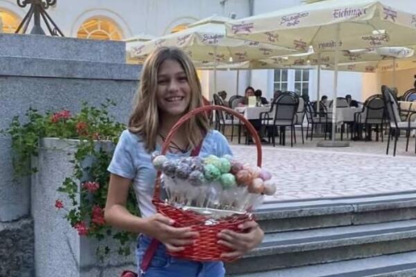 Zorana je mali-veliki heroj! Nasmejana nosi i prodaje popsije, a niko ne zna kroz šta ustvari prolazi (FOTO)