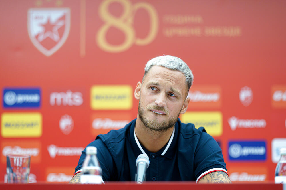 "Ja igram samo fudbal, ja ne pričam... Sada smo braća, jedna familija..." (Foto)