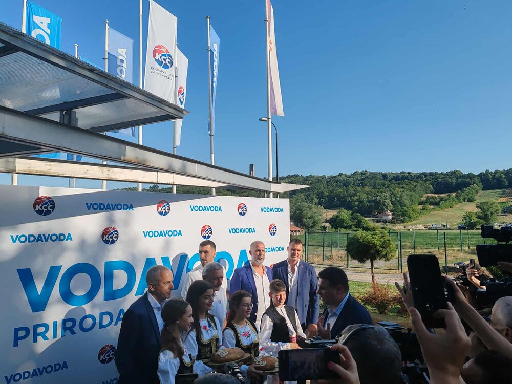 Svetislav Pešić na potpisivanju novog ugovora između KSS i kompanije Voda Voda