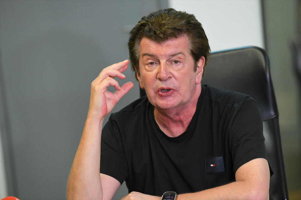 "Nikad u životu se nisam bavio politikom" Oglasio se Momčilo Bajagić Bajaga nakon otkazanog koncerta u Hrvatskoj