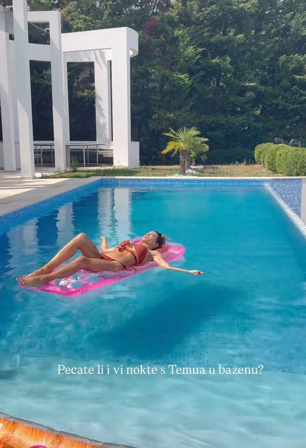 Voditeljka pokazala kako izgleda u bikiniju